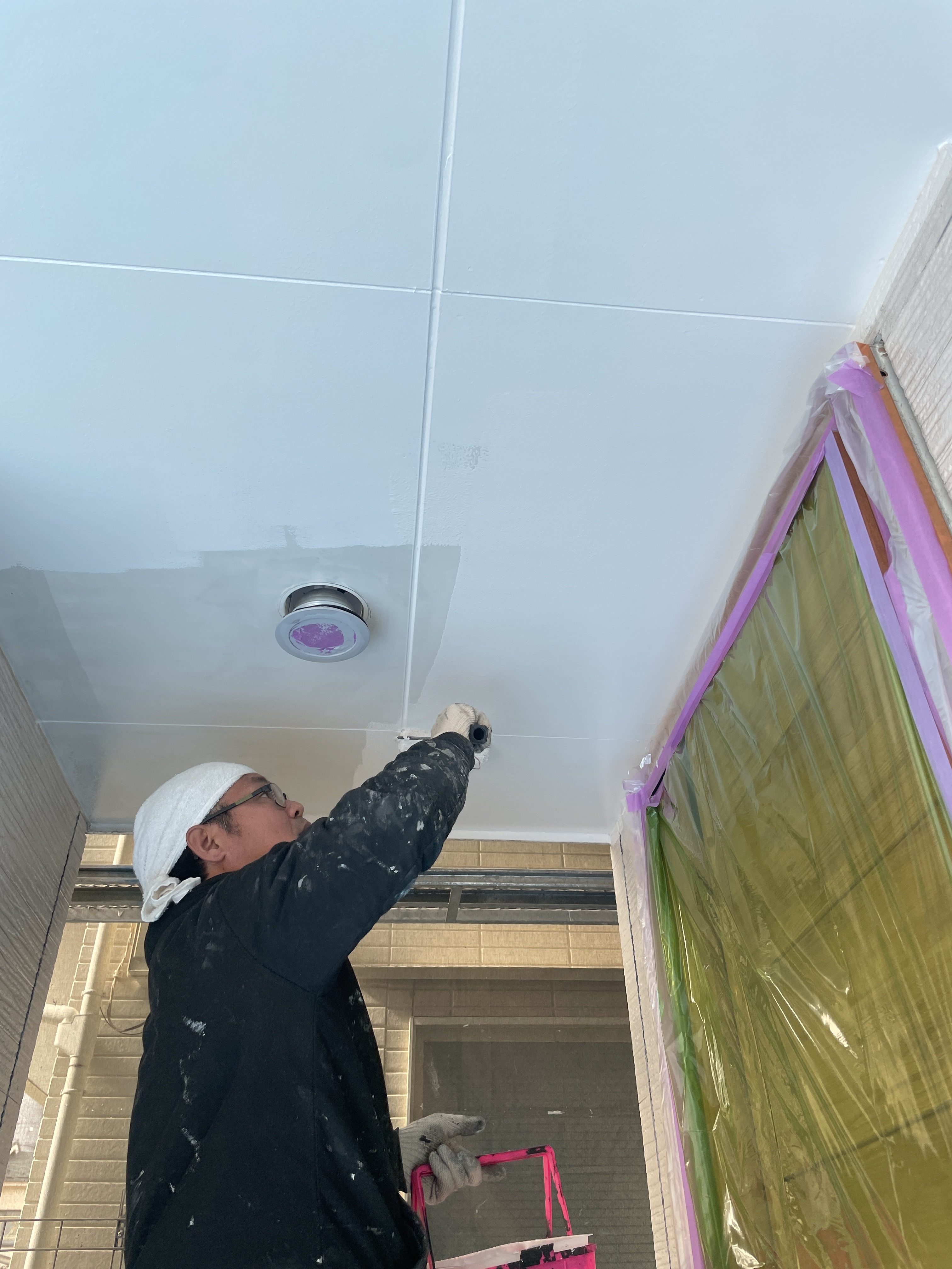 軒天井アレスセラマイルドN90中塗り・上塗り (3)