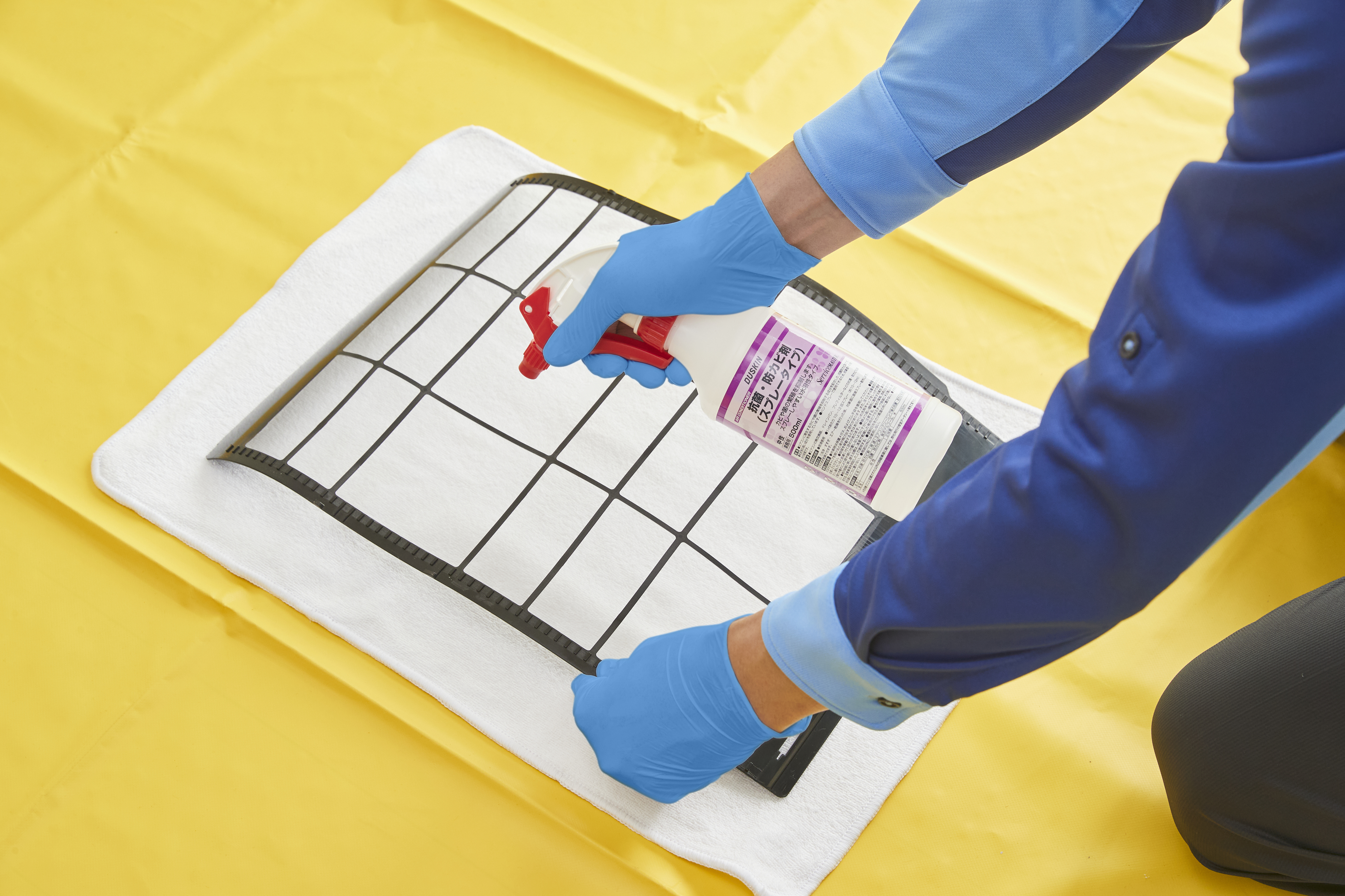 家庭用_エアコンクリーニング_抗菌・防カビ処理_サービスシーン_2026