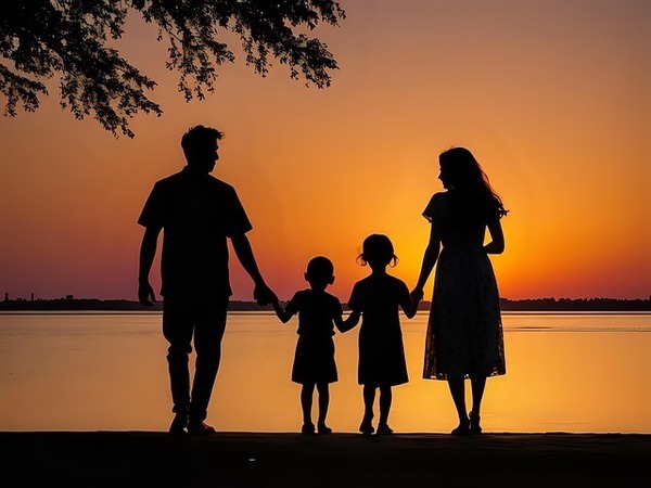 family-8649273_640_コピー