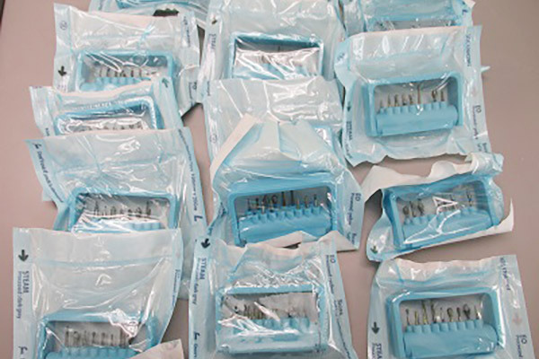 13-10_デンタルミラーや探針