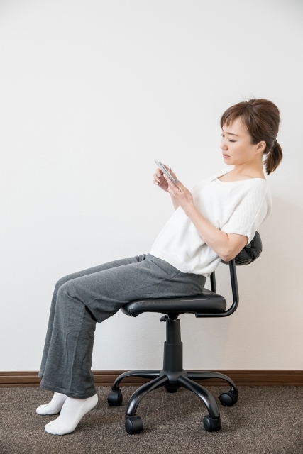 姿勢の悪い座り方