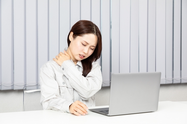 在宅ワーク女性