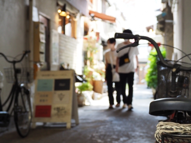 路地裏カップル