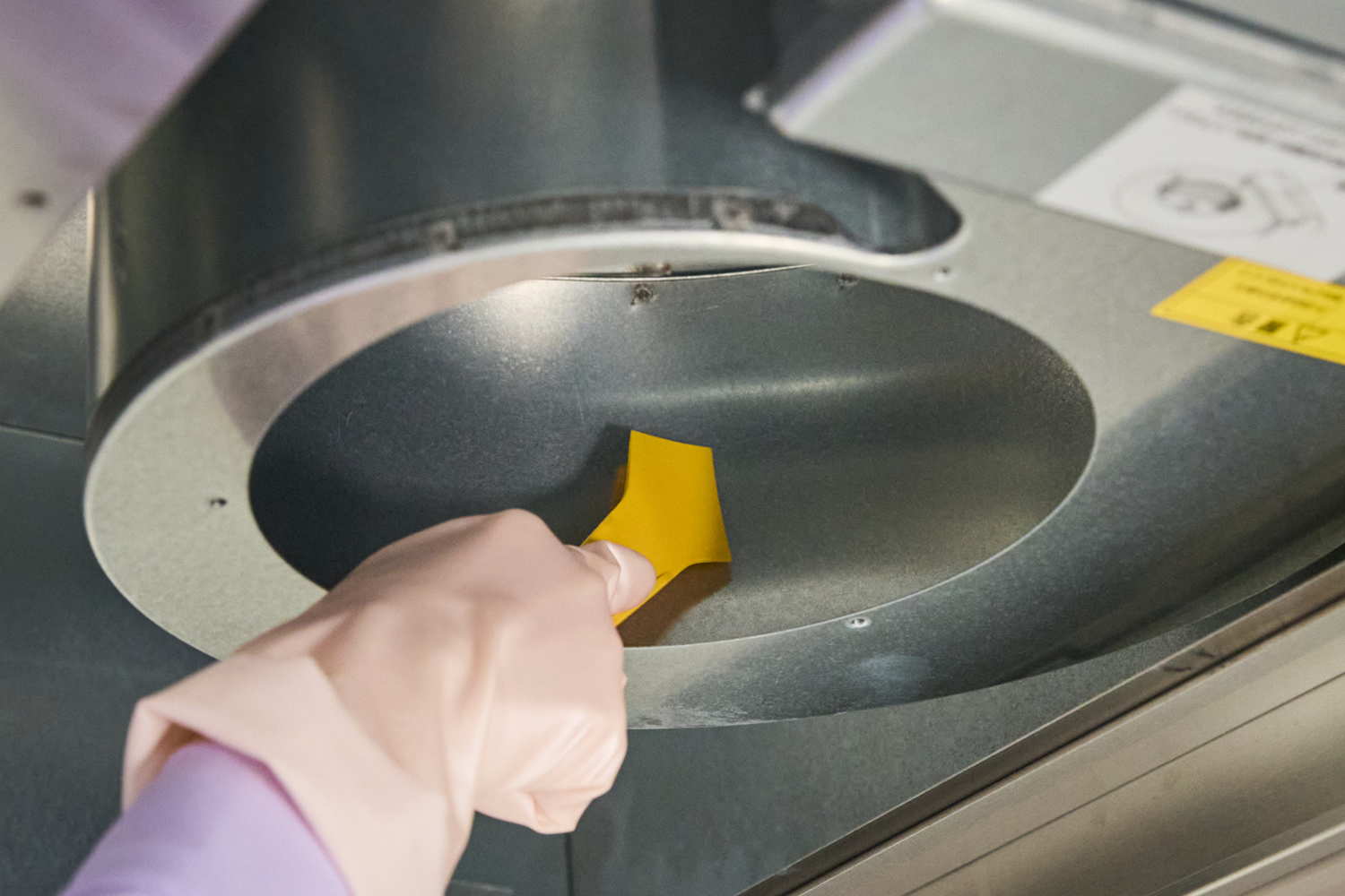 レンジフードクリーニング_4_ファン内部_スクラピング